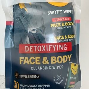 Detoxifying Face & Body Cleansing Wipes - Black and Red